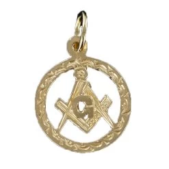 Large Circle Pendant In Gold With The Square And Compass Symbol