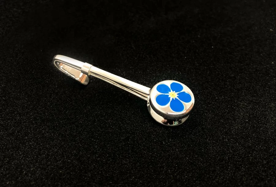Freemasons Sterling Silver Forget Me Not Napkin Hook/Holder 5 Freemasons Sterling Silver Forget Me Not Napkin Hook/Holder - Image 3